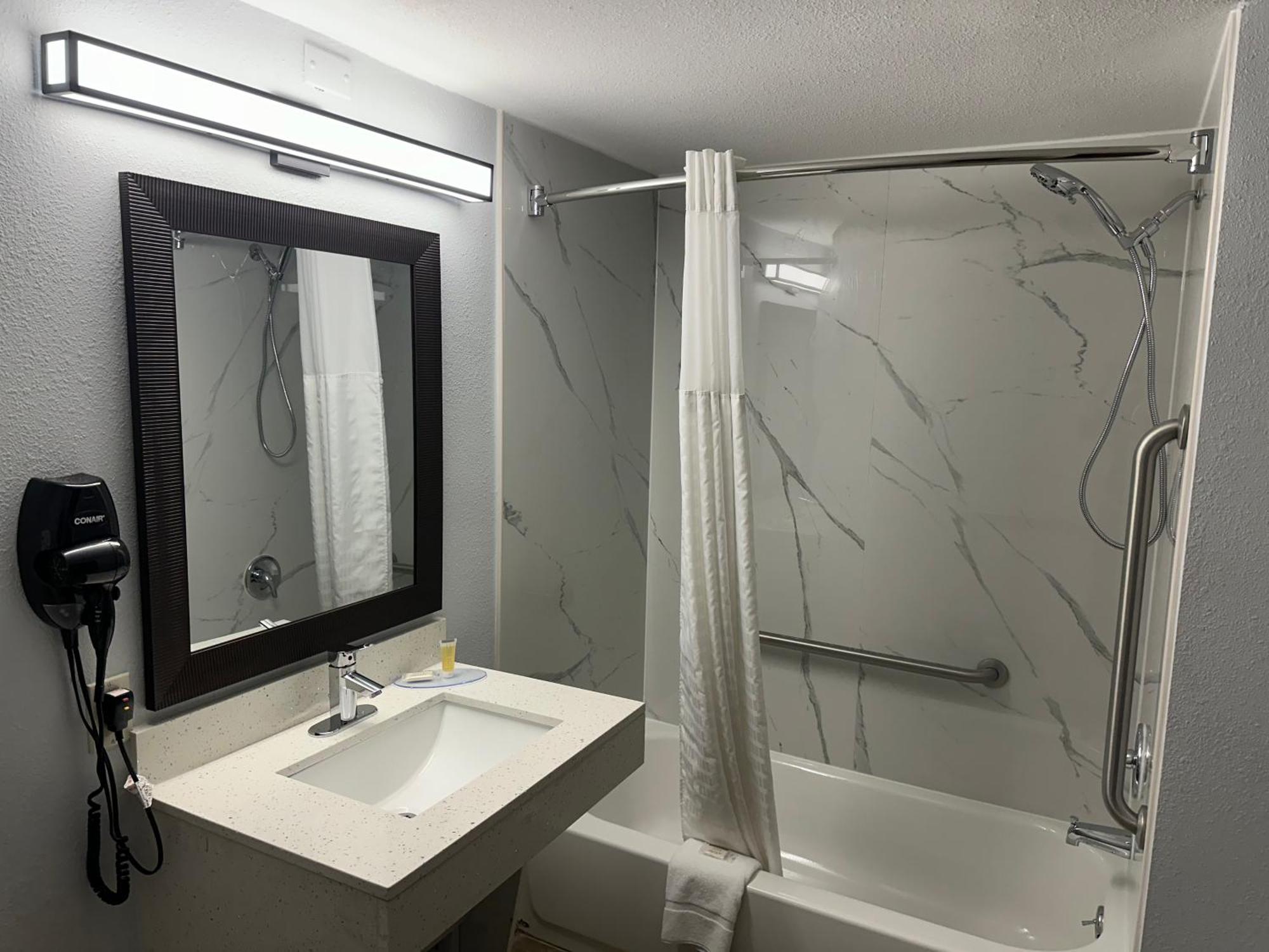 Super 8 By Wyndham Alexandria La Ξενοδοχείο Εξωτερικό φωτογραφία