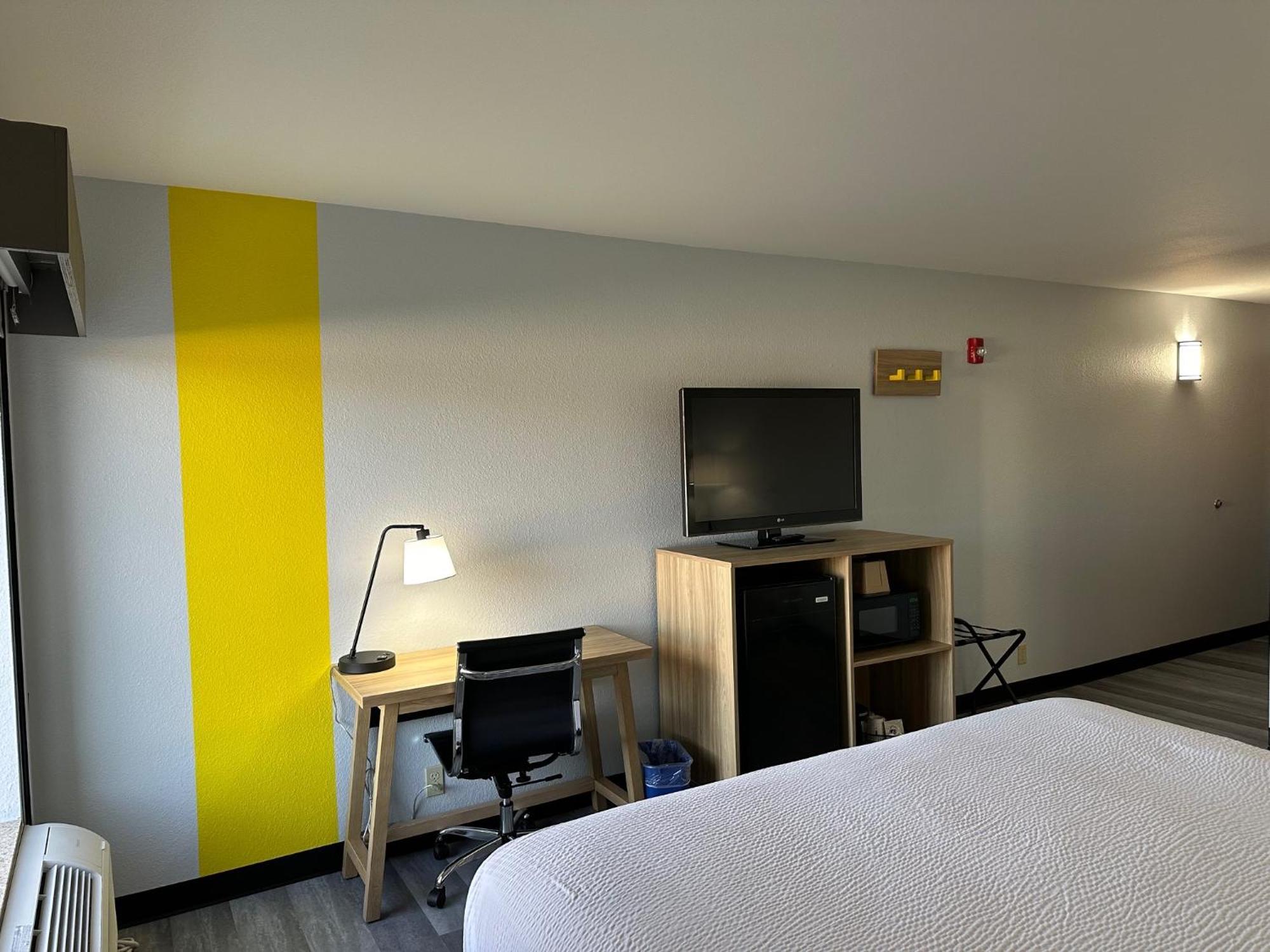 Super 8 By Wyndham Alexandria La Ξενοδοχείο Εξωτερικό φωτογραφία