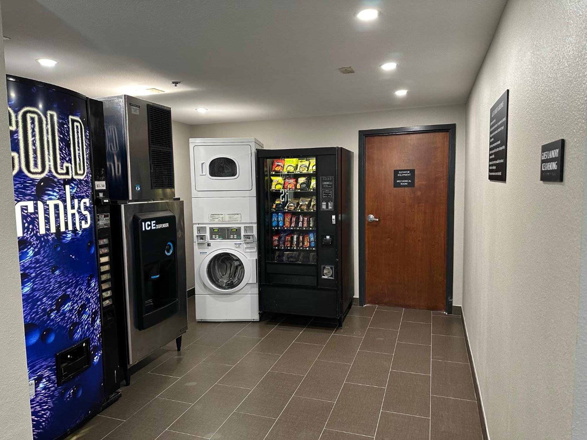 Super 8 By Wyndham Alexandria La Ξενοδοχείο Εξωτερικό φωτογραφία