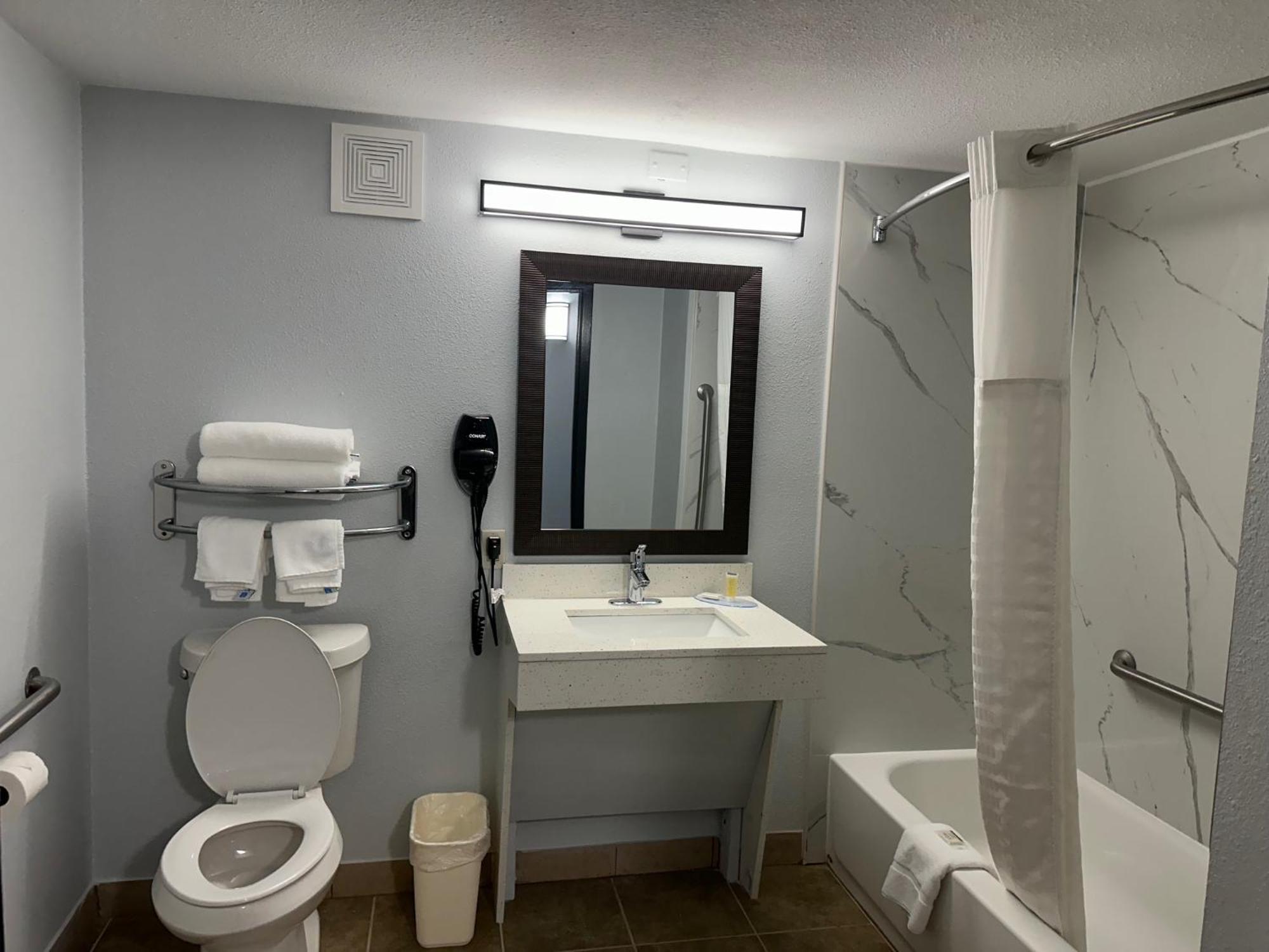 Super 8 By Wyndham Alexandria La Ξενοδοχείο Εξωτερικό φωτογραφία