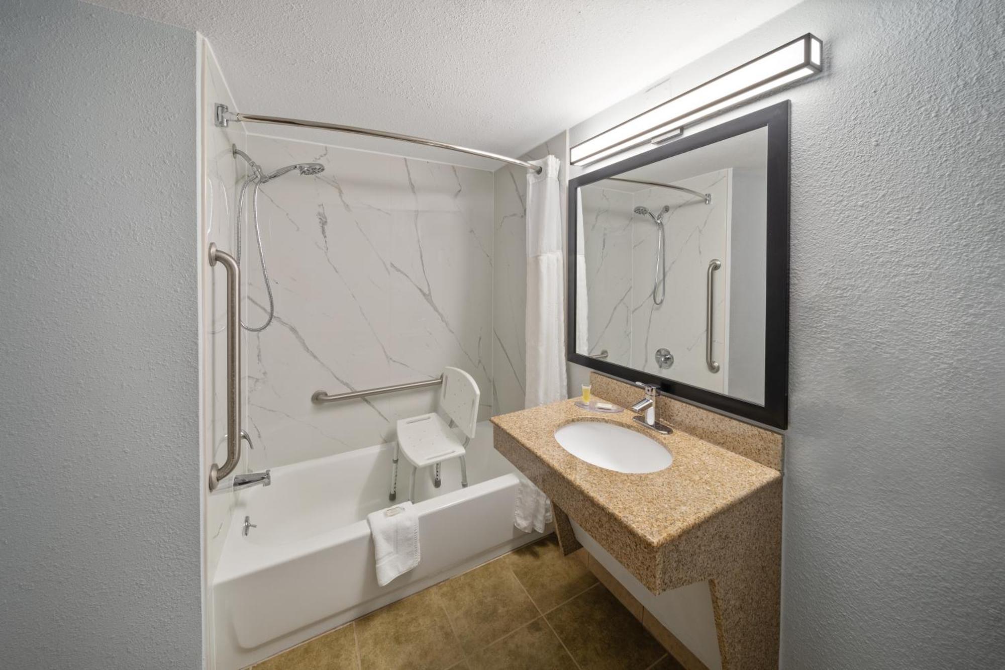 Super 8 By Wyndham Alexandria La Ξενοδοχείο Εξωτερικό φωτογραφία